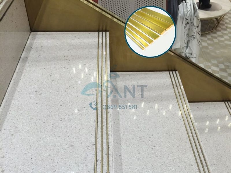 Ứng dụng nẹp đồng La chống trượt cầu thang