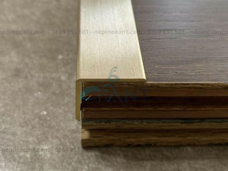 Nẹp đồng sàn gỗ chữ V