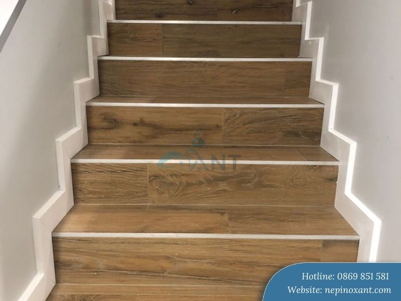 Ứng dụng của nẹp inox ốp cầu thang gỗ