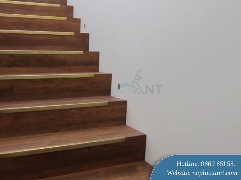 Ứng dụng nẹp inox chống trơn cầu thang