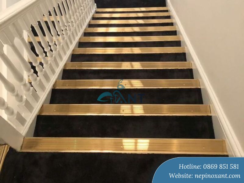 Ứng dụng nẹp inox chống trượt cầu thang