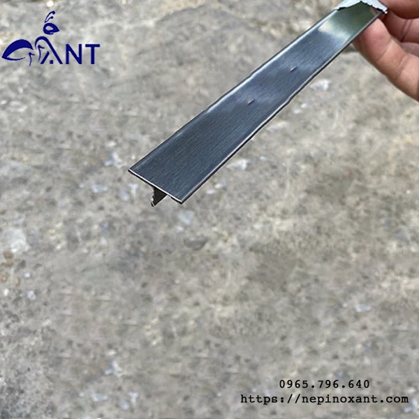 Nẹp inox T20 đen xước loại 2