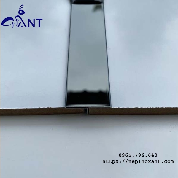 Nẹp inox T25 màu đen gương