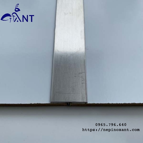 Nẹp inox T25 màu đen xước
