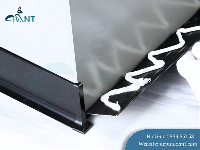 Cách thi công len chân tường nhôm