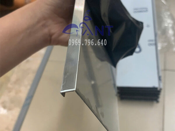 Len chân tường 10cm inox 304 trắng xước