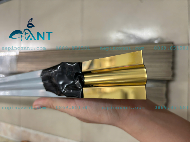 Nẹp inox U tai chấn cong