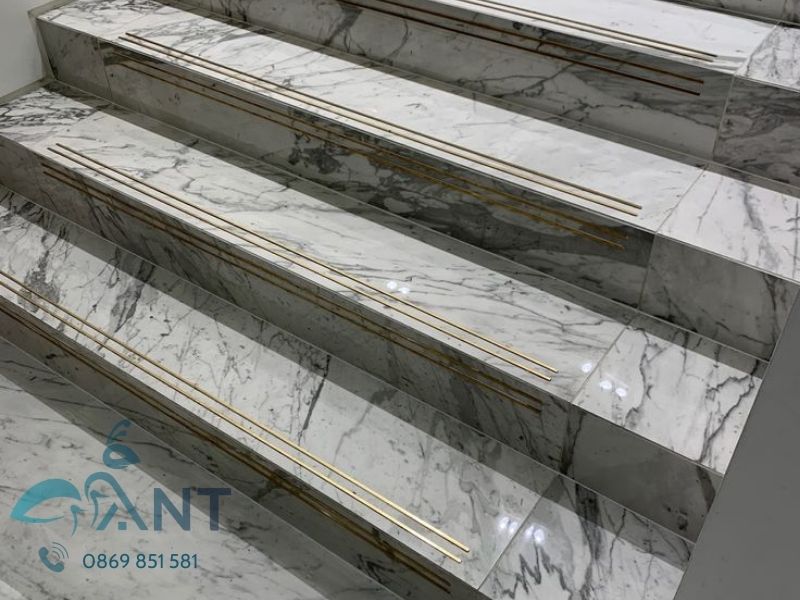 Nẹp đồng La bậc cầu thang