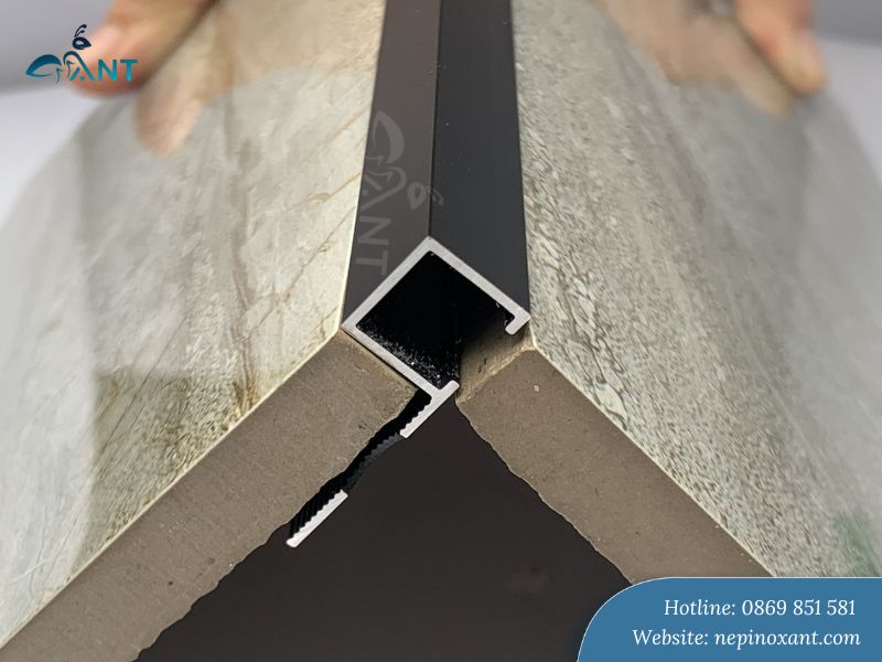 Nẹp góc nhôm ốp cạnh góc vuông màu đen