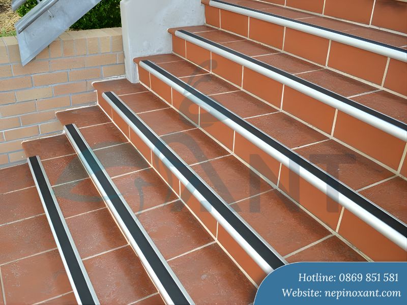 Kinh nghiệm lựa chọn nẹp chống trơn phù hợp cho cầu thang