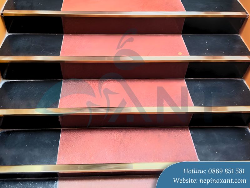 Nên sử dụng keo như FDC Asia hoặc Xbond khi thi công nẹp