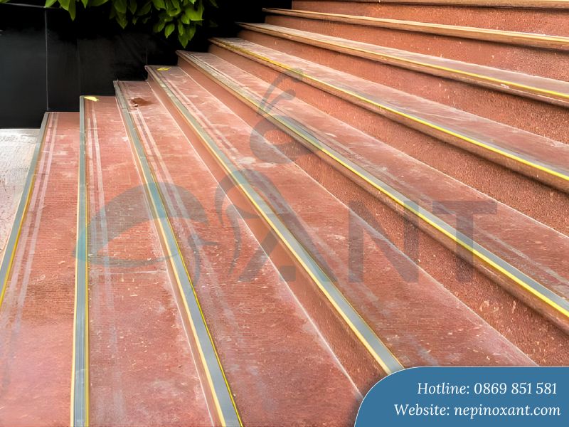 Chọn sai chất liệu nẹp chống trượt theo môi trường