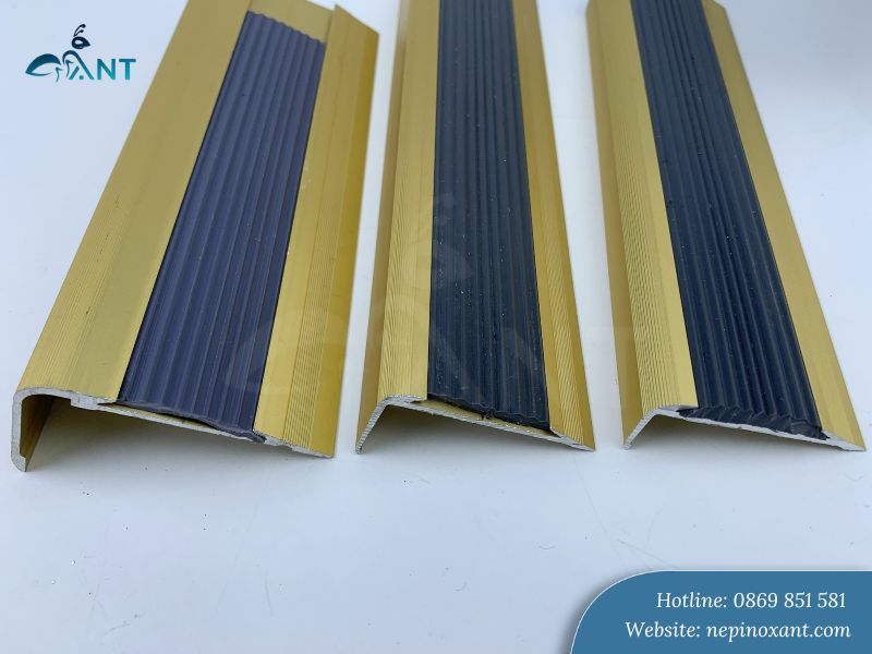Nẹp chống trơn bậc cầu thang nhôm có cao su
