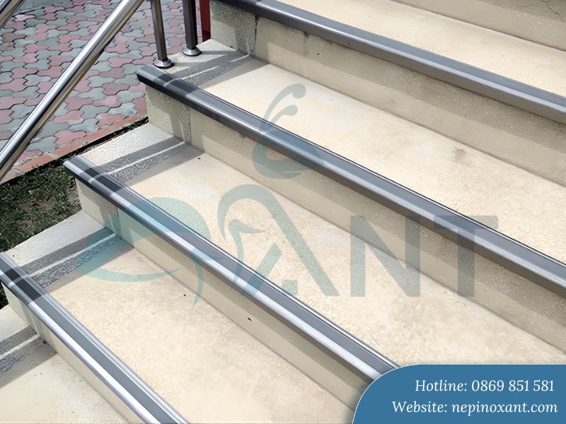 Nẹp chống trượt tam cấp